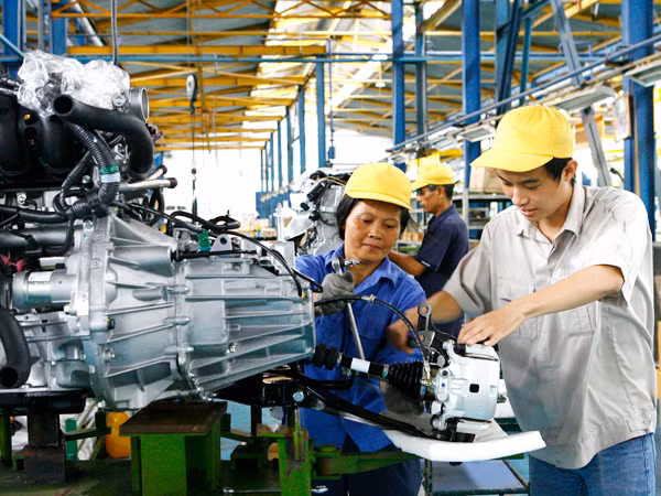 Doanh nghiệp lắp ráp ôtô Hòa Bình. Ảnh: Hồng Vĩnh