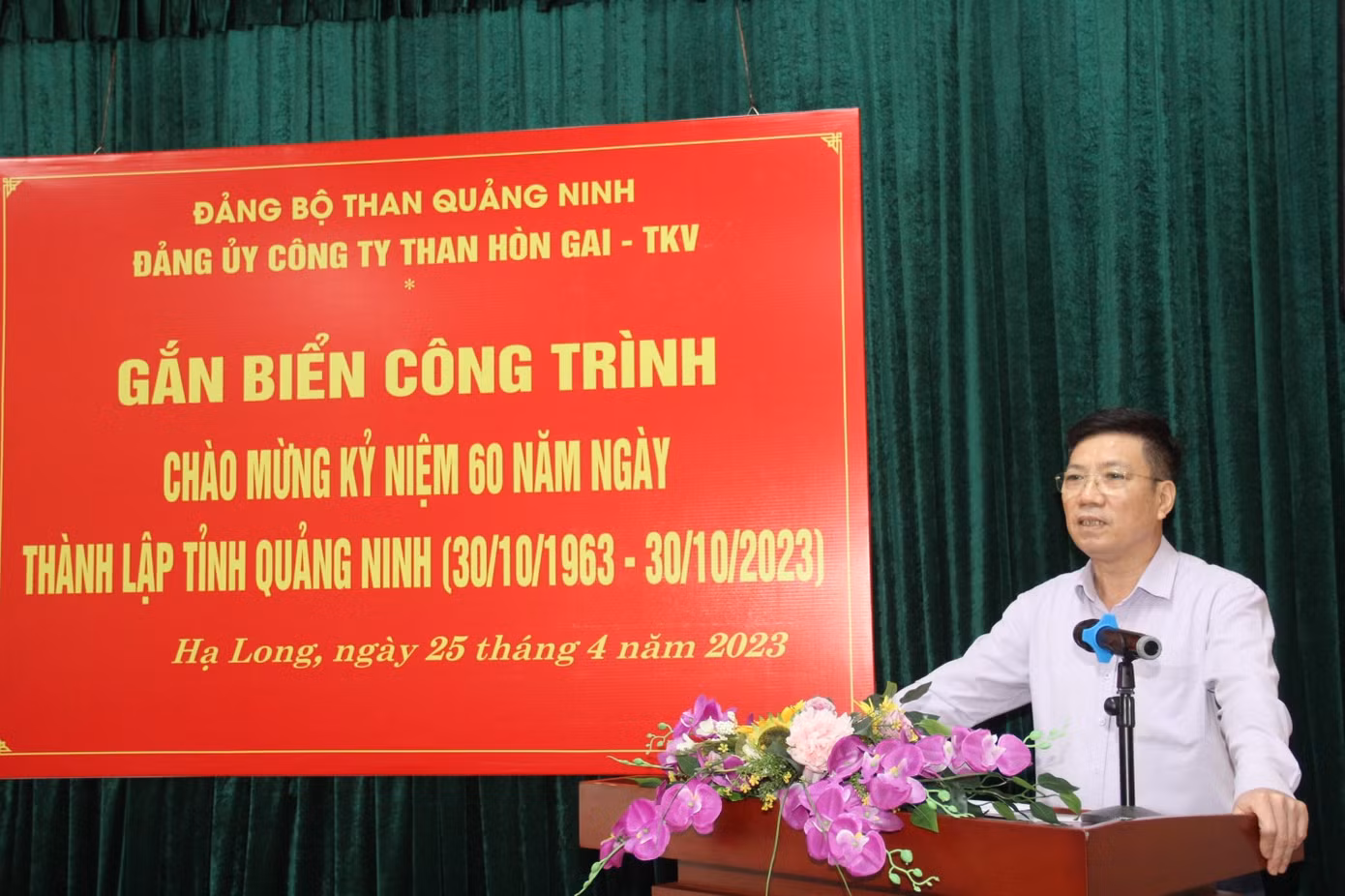 Đồng chí Lã Tuấn Quỳnh - Uỷ viên Ban Thường vụ Đảng uỷ, Chủ nhiệm Uỷ ban Kiểm tra Đảng uỷ Than Quảng ninh phát biểu tại chương trình. Đồng chí Lã Tuấn Quỳnh - Uỷ viên Ban Thường vụ Đảng uỷ, Chủ nhiệm Uỷ ban Kiểm tra Đảng uỷ Than Quảng ninh phát biểu tại chương trình.