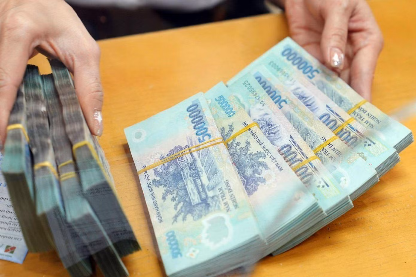 Chiếm áp đảo trong danh sách "khất nợ" trái phiếu HNX công bố là các doanh nghiệp bất động sản.