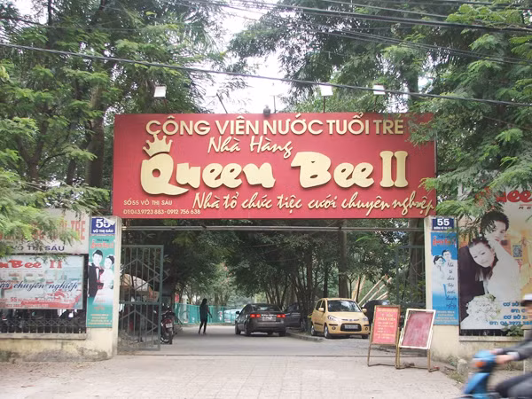 Hàng ngàn m2 đất công viên Tuổi Trẻ từ lâu đã biến thành nhà hàng, quán bar Ảnh: Minh Tuấn