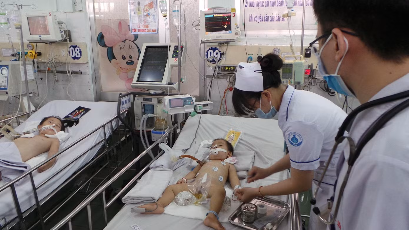 Dịch SXH đang gia tăng, cả người lớn và trẻ em đều đối mặt với nguy cơ nhiễm bệnh, diễn tiến nặng Dịch SXH đang gia tăng, cả người lớn và trẻ em đều đối mặt với nguy cơ nhiễm bệnh, diễn tiến nặng