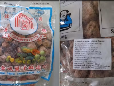 Sản phẩm xí muội có chứa chất gây ung thư và sản phẩm dán nhãn phụ đánh lừa người tiêu dùng. Ảnh: Hoài Nam (Thanh Niên)