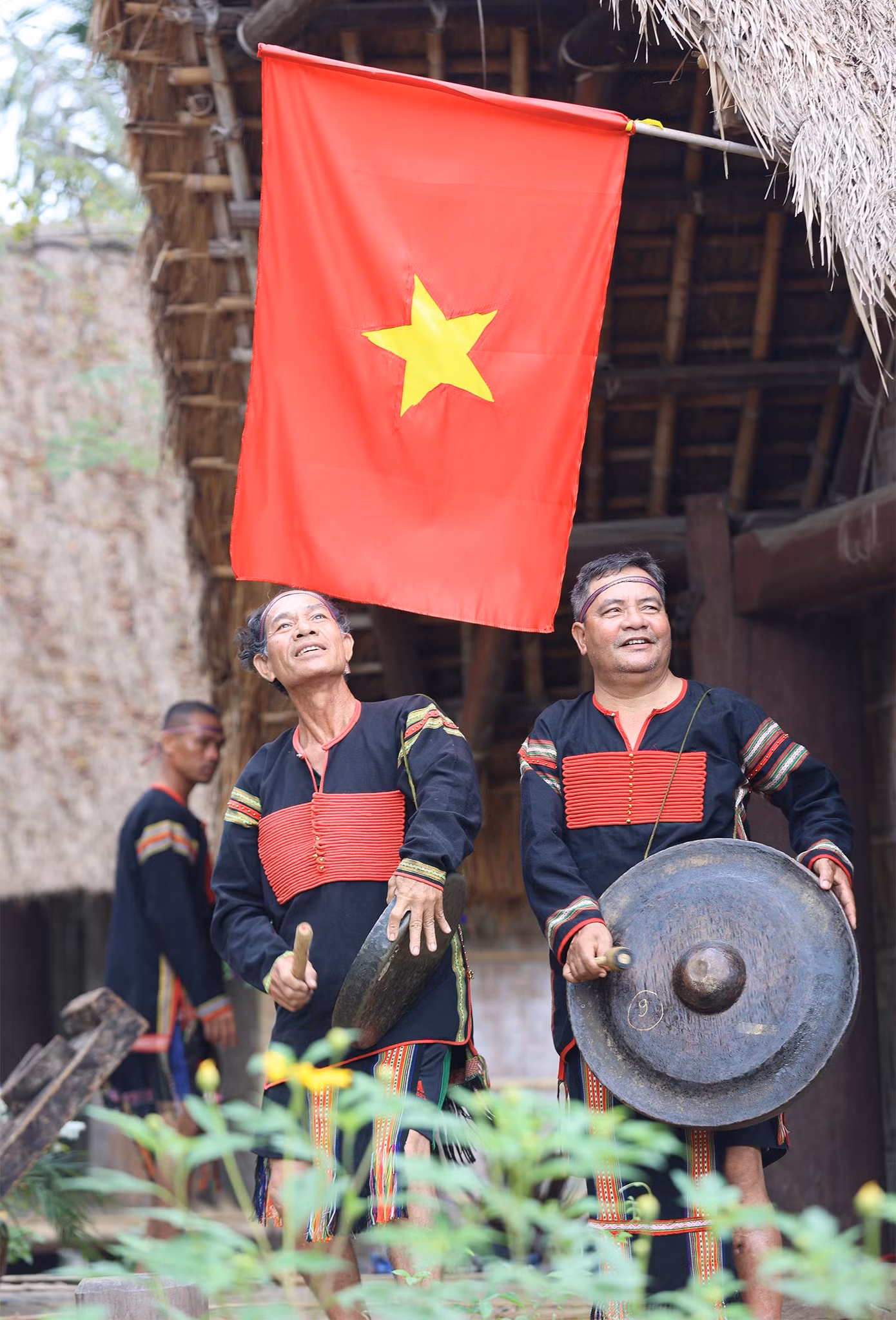 Tiết mục hoà tấu chiêng "Drông tuê" (đón khách) của người Êđê