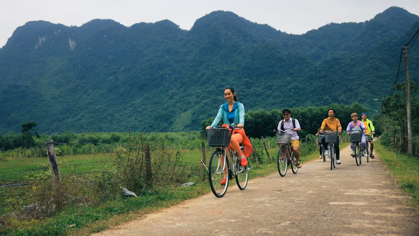 “Hoà mình cùng thiên nhiên như là một cách để “detox” tất cả những căng thẳng trong thời gian vừa qua” - Hoàng My chia sẻ.