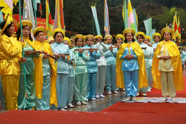 Thành kính tưởng nhớ tới công ơn của cha ông