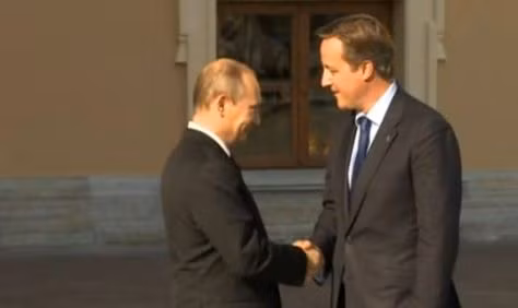Bắt tay Thủ tướng Anh David Cameron