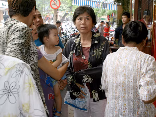 Ôm vàng nghe ngóng tình hình