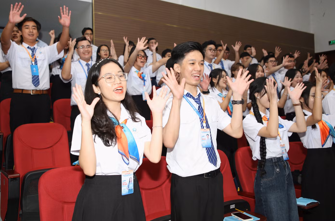 Không khí trẻ trung, sôi nổi tại đại hội. Không khí trẻ trung, sôi nổi tại đại hội.
