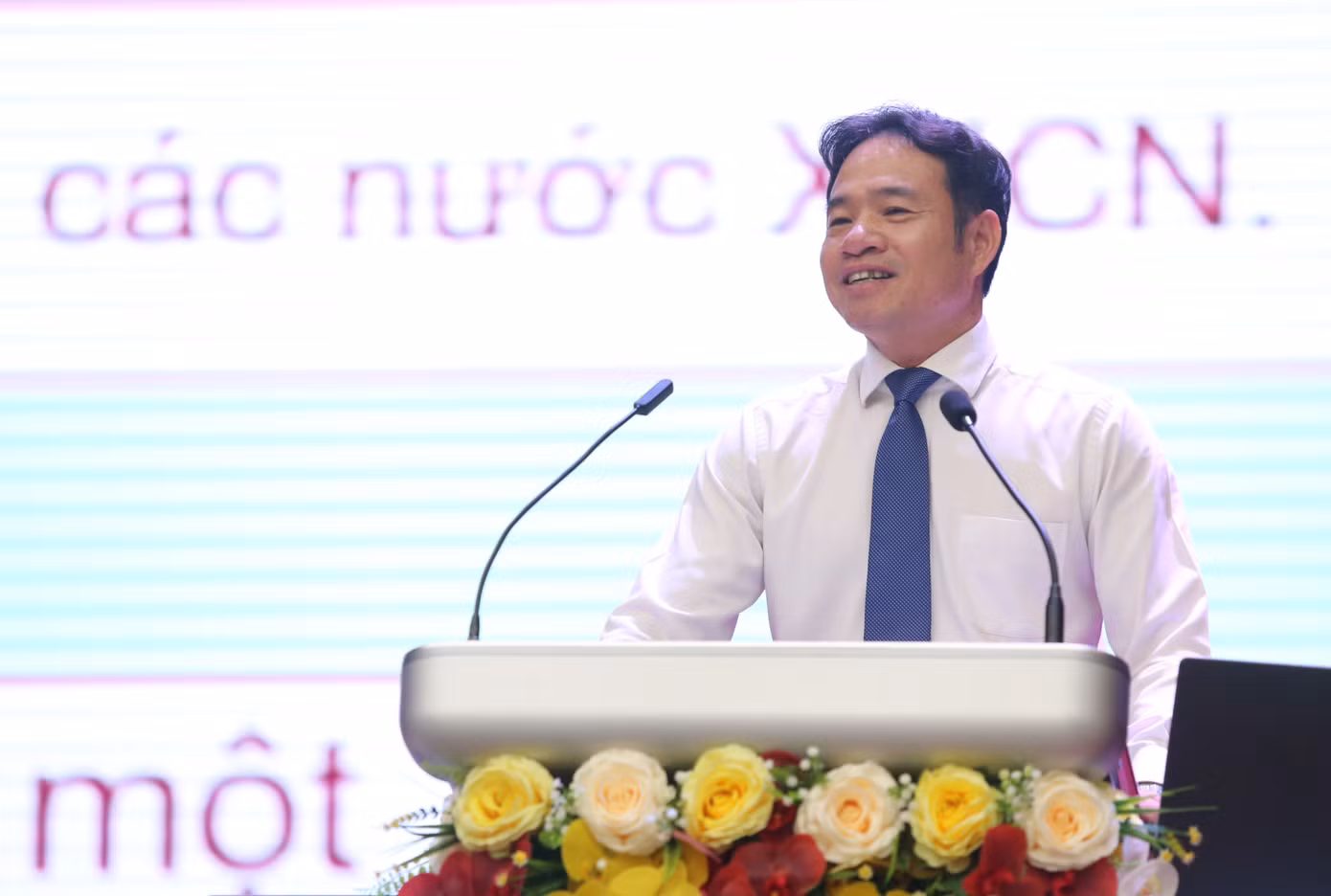 TS. Thân Ngọc Anh trao đổi tại tọa đàm.