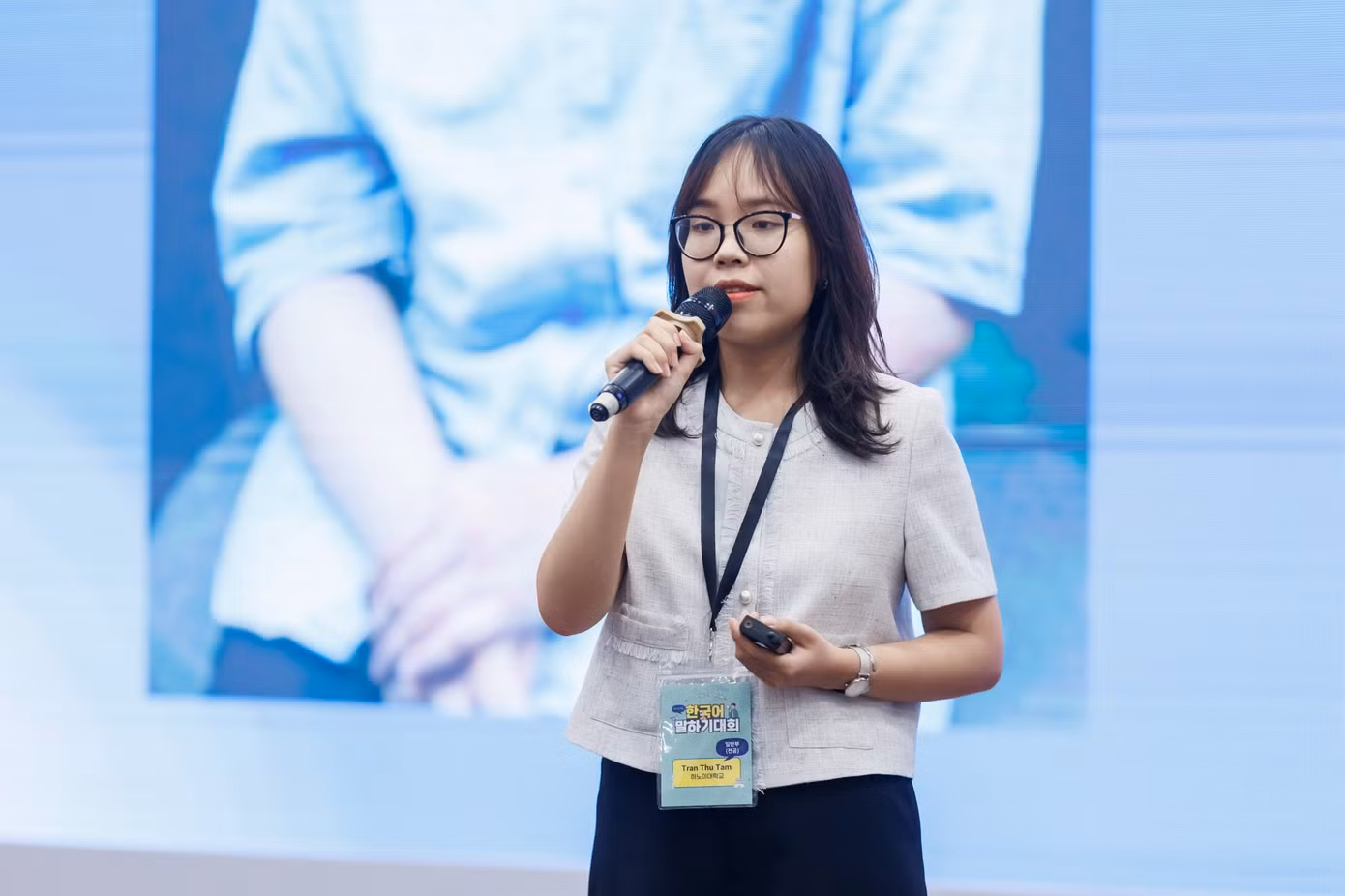 Trần Thị Thu Tâm đang trình bày phần thi (Ảnh: NVCC) Trần Thị Thu Tâm đang trình bày phần thi (Ảnh: NVCC)