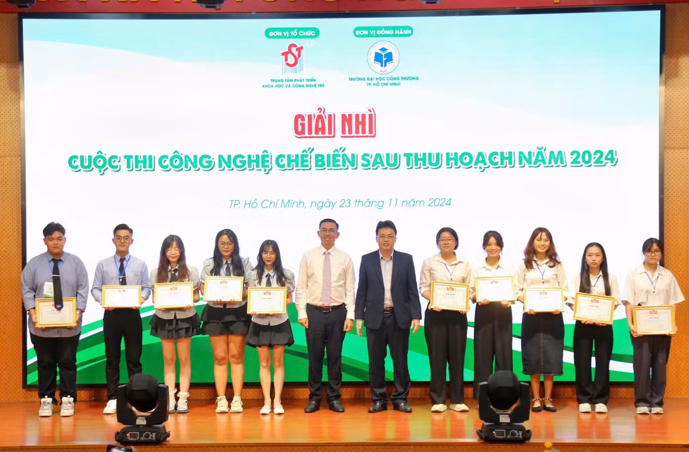 Dự án giành giải Nhì tại Cuộc thi Công nghệ chế biến sau thu hoạch 2024, vừa diễn ra tại TP. HCM. Dự án giành giải Nhì tại Cuộc thi Công nghệ chế biến sau thu hoạch 2024, vừa diễn ra tại TP. HCM.