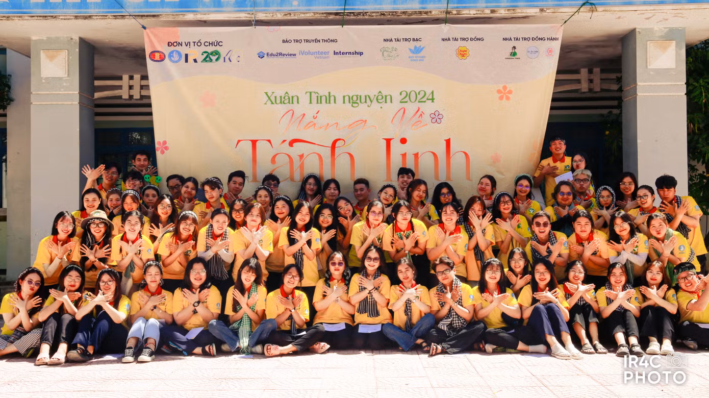 Những sinh viên tình nguyện đầy nhiệt huyết, đam mê đến từ khoa Quan hệ Quốc tế của trường ĐH Học KHXH&NV, ĐHQG TP. HCM. (Ảnh: BTC) Những sinh viên tình nguyện đầy nhiệt huyết, đam mê đến từ khoa Quan hệ Quốc tế của trường ĐH Học KHXH&NV, ĐHQG TP. HCM. (Ảnh: BTC)