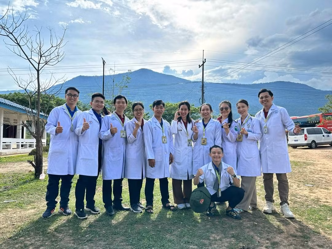Chiến sĩ tình nguyện của trường ĐH Y Dược TP. HCM tích cực hoạt động, mang tinh thần sẵn sàng, quyết tâm đến với chiến dịch Hè.