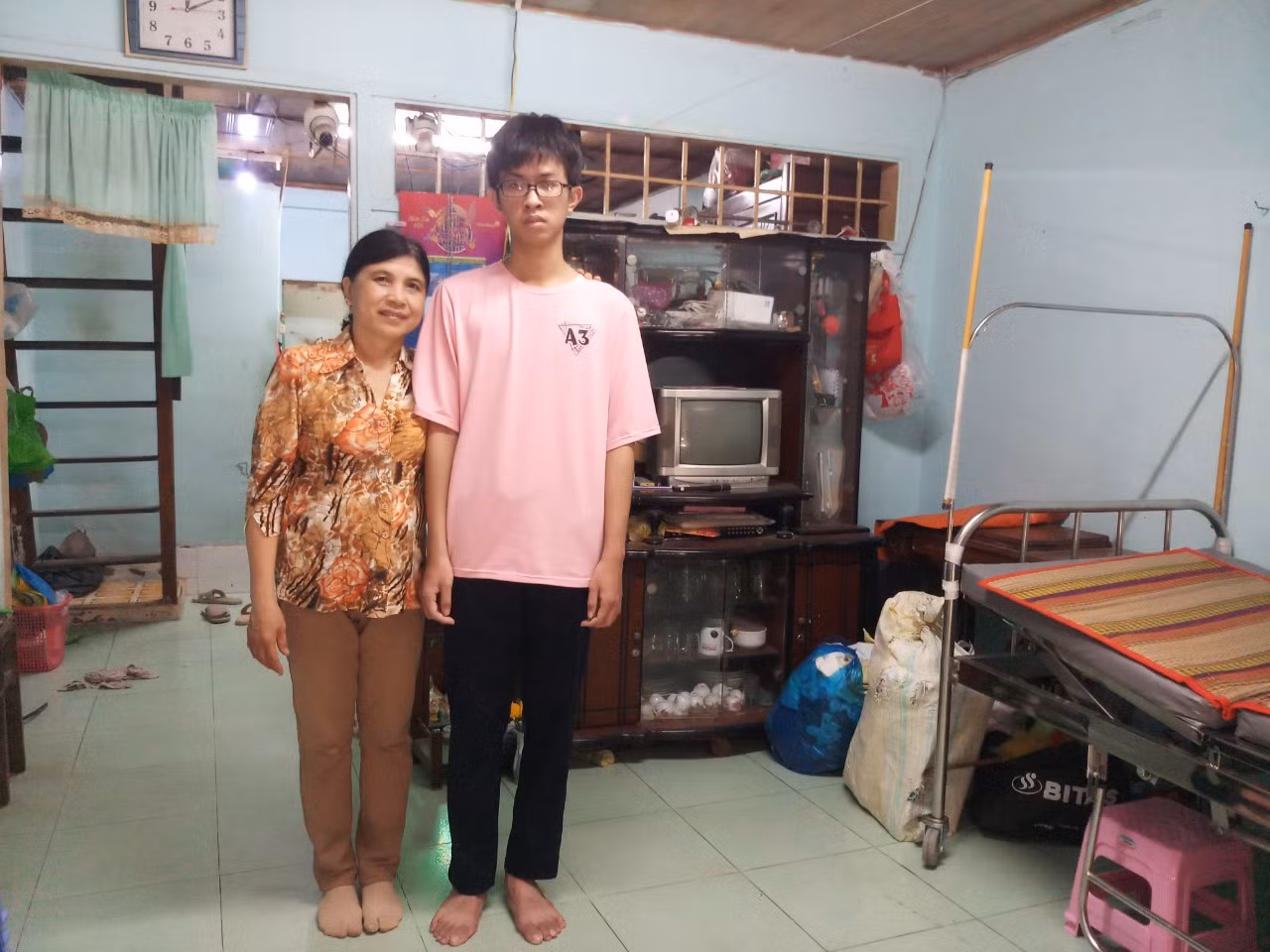 Hoàng Anh và mẹ. (Ảnh: NVCC)