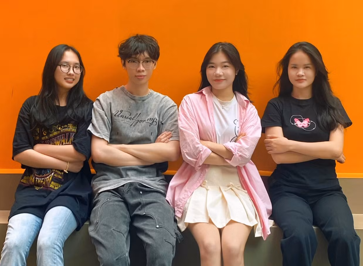 Bốn thành viên dự án 'Sách chuyền tay' giành giải Á quân cuộc thi 'Sáng kiến văn hoá đọc bền vững 2024'.