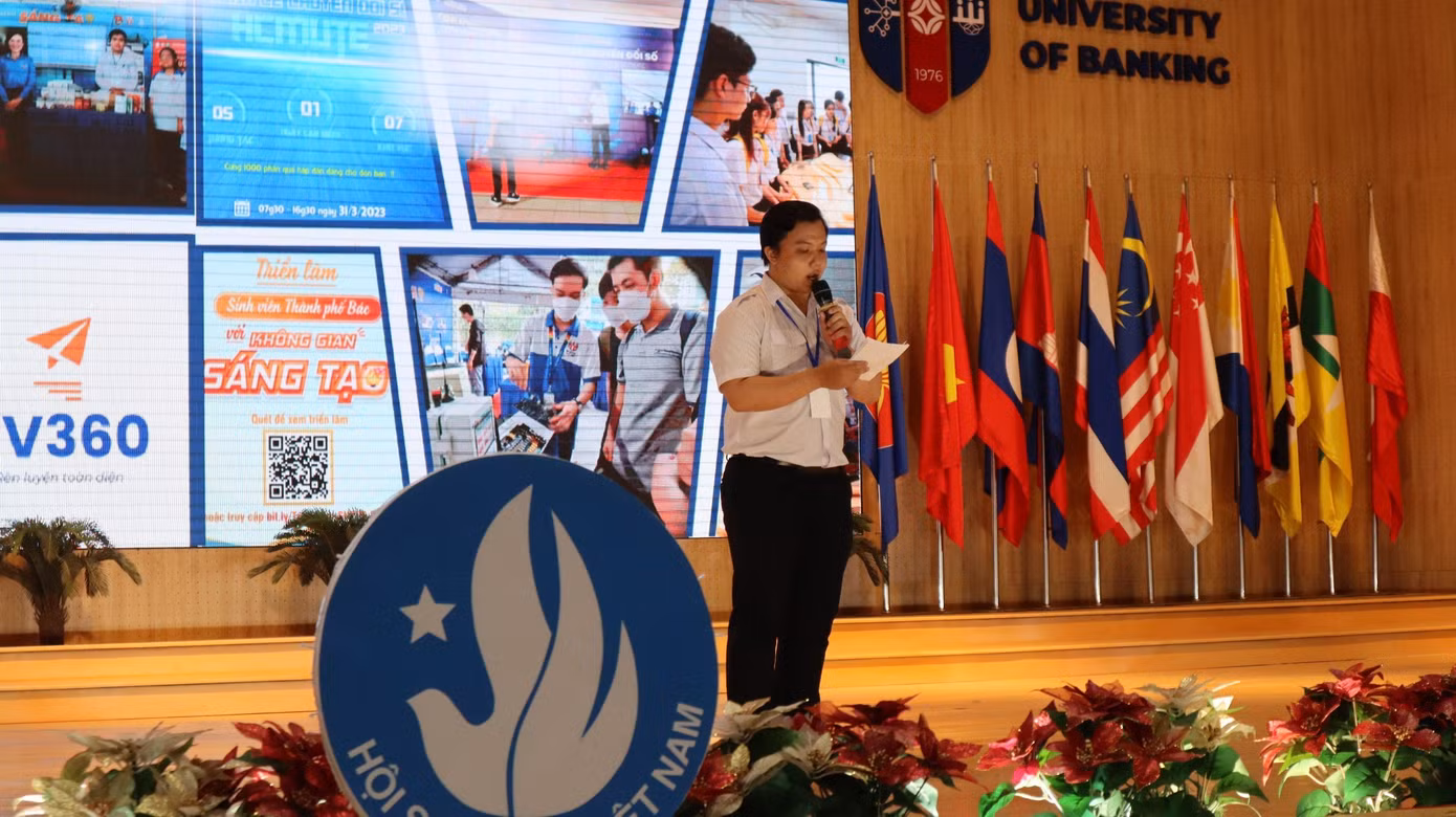 Anh Phạm Ngọc Quý chia sẻ giải pháp, mô hình trong buổi tham luận.