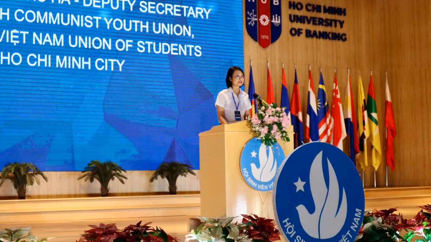Chị Trần Thị Thu Hà phát biểu khai mạc Diễn đàn.