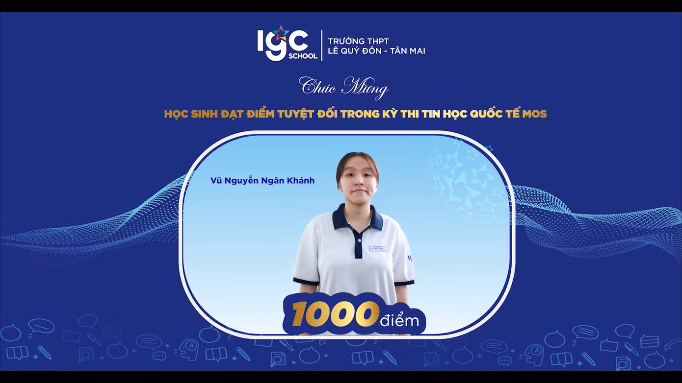 Ngân Khánh là một trong hai người đạt điểm tối đa khi tham dự cuộc thi chứng chỉ tin học MOS tại trường. (Ảnh: NVCC)