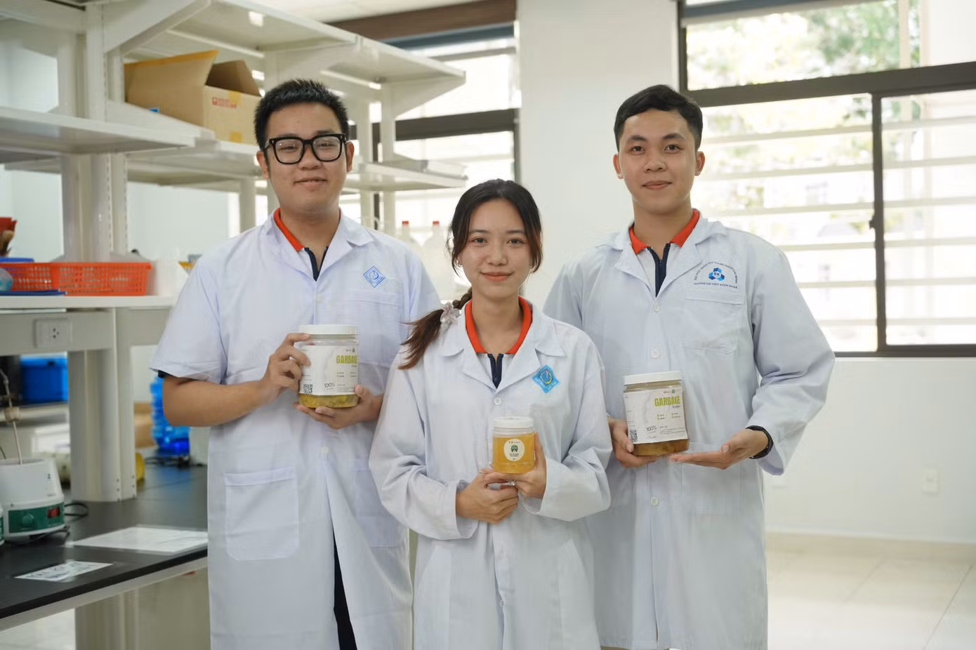 "Enzym từ rác hữu cơ" là tên dự án mà nhóm của Minh Thiện đã nghiên cứu, giành chiến thắng trong cuộc thi “ESG Ambassador 2024”.