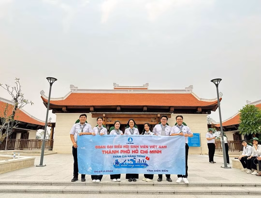 Thanh Long là một trong những đại biểu tham gia Hành trình "Sinh viên với khát vọng non sông” - Kỷ niệm 70 năm Chiến thắng Điện Biên Phủ (7/5/1954 - 7/5/2024).