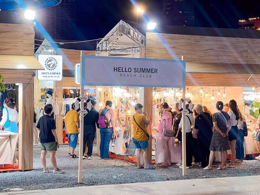 Phiên chợ diễn ra 10 ngày từ ngày 26/4 – 5/5, người tham gia không mất vé vào cổng. (Ảnh: Hello Weekend Market)