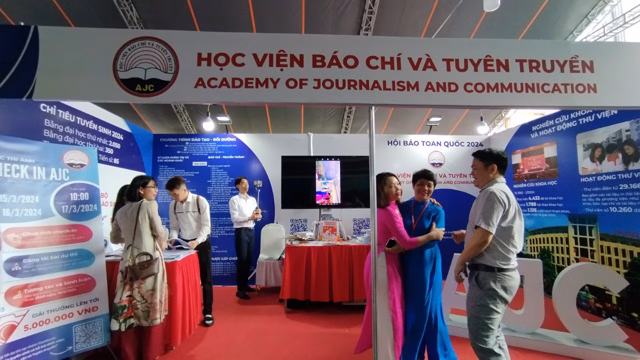 Gian hàng của Học viện Báo chí và Tuyên truyền.