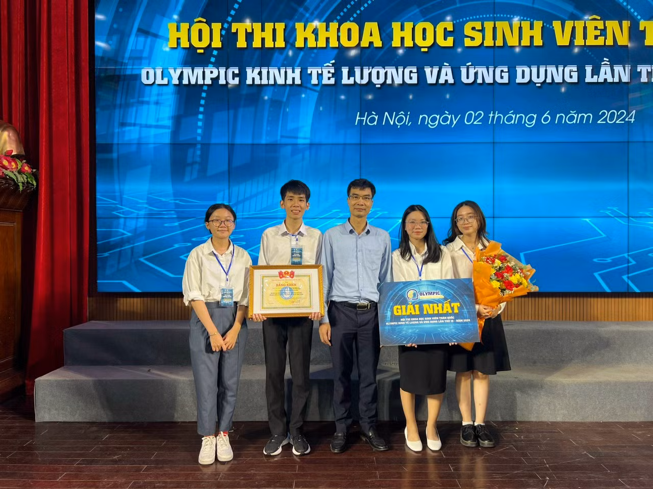 Cuộc thi là bước đệm cho Phương Trinh và đồng đội chinh phục lĩnh vực nghiên cứu khoa học, góp phần vào sự phát triển lĩnh vực kinh tế và tài chính cho ngành nghề tương lai. Cuộc thi là bước đệm cho Phương Trinh và đồng đội chinh phục lĩnh vực nghiên cứu khoa học, góp phần vào sự phát triển lĩnh vực kinh tế và tài chính cho ngành nghề tương lai.