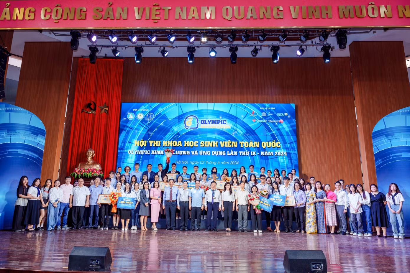 Hội thi đã thu hút 266 đề tài nghiên cứu đến từ 21 trường đại học, học viện trên cả nước, là sân chơi khoa học chuyên nghiệp dành cho sinh viên toàn quốc. Hội thi đã thu hút 266 đề tài nghiên cứu đến từ 21 trường đại học, học viện trên cả nước, là sân chơi khoa học chuyên nghiệp dành cho sinh viên toàn quốc.