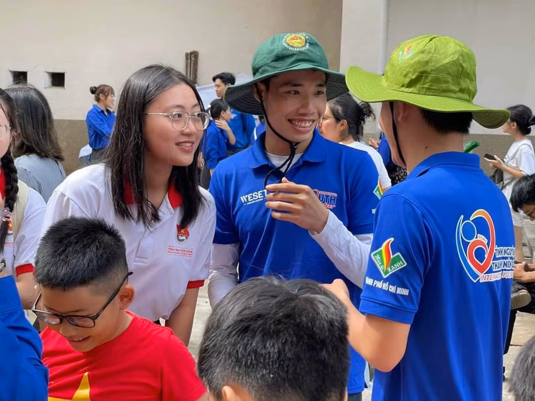 Các tình nguyện viên quốc tế có mặt trong các hoạt động cùng các bạn sinh viên các trường tại TP. HCM. (Ảnh: TLTĐ) Các tình nguyện viên quốc tế có mặt trong các hoạt động cùng các bạn sinh viên các trường tại TP. HCM. (Ảnh: TLTĐ)