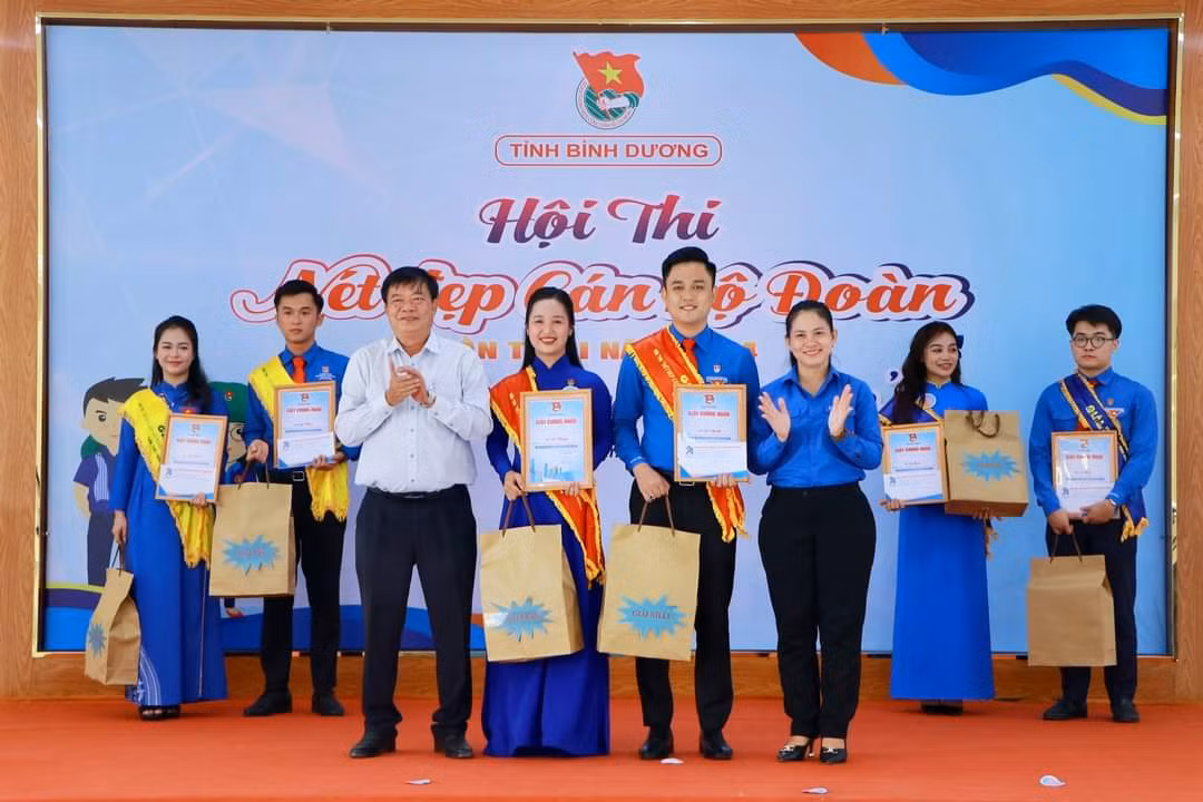 Giải Nhất thuộc về thí sinh đến từ Huyện Đoàn Bắc Tân Uyên: Thí sinh Hồ Thị Thanh Tuyền và Huyện Đoàn Bàu Bàng: Thí sinh Dương Quốc Thịnh.