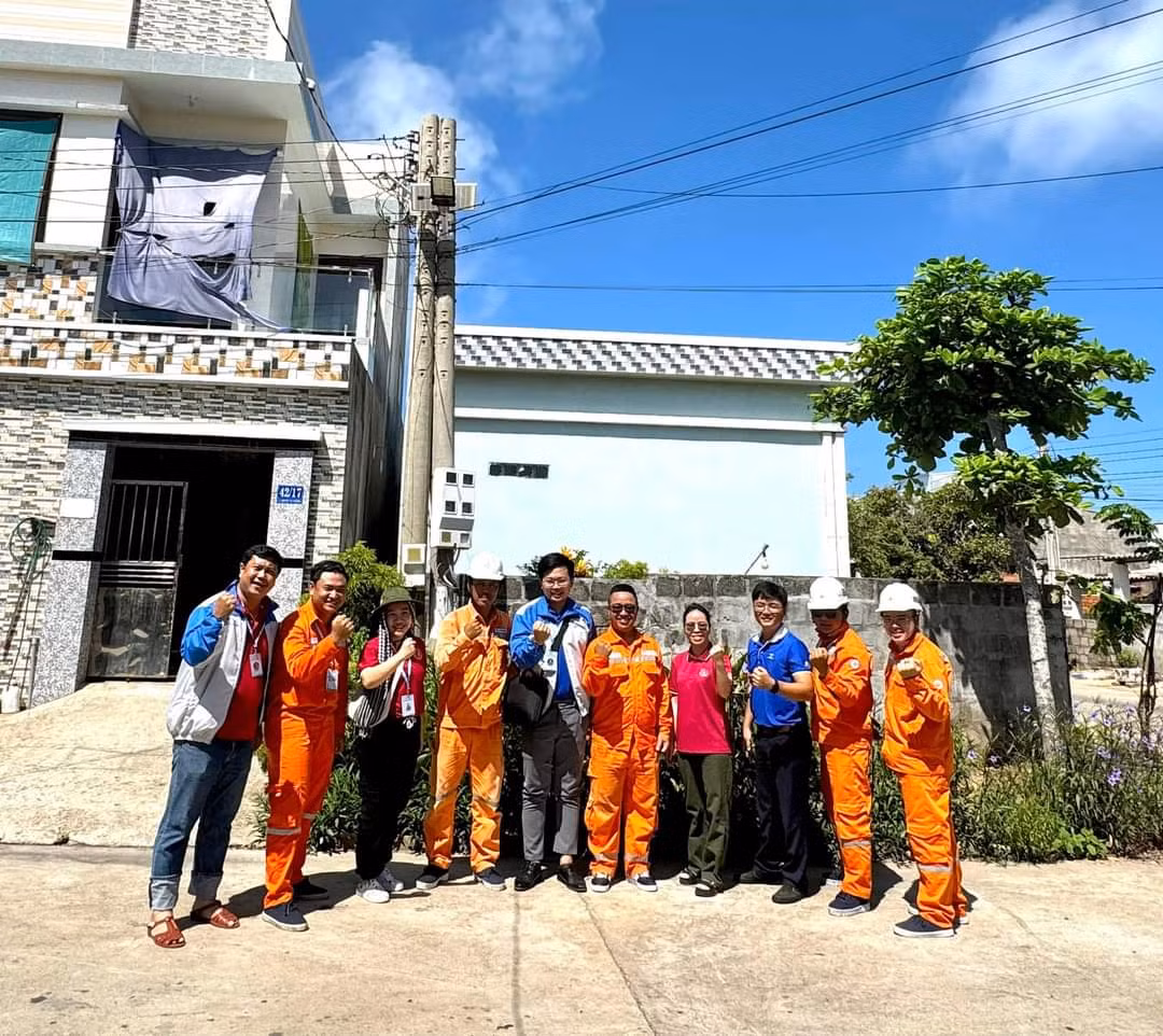 Các chiến sĩ trẻ tham dự lễ ra quân các chương trình, chiến dịch tình nguyện Hè tại huyện Mang Thít, năm 2024.