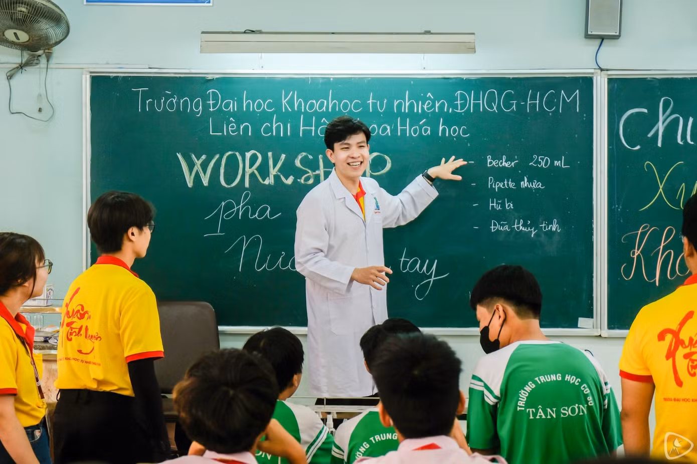 Quốc Trung tích cực tham gia hoạt động 'Xuân Tình nguyện' do Hội Sinh viên TP. HCM tổ chức. Quốc Trung tích cực tham gia hoạt động 'Xuân Tình nguyện' do Hội Sinh viên TP. HCM tổ chức.
