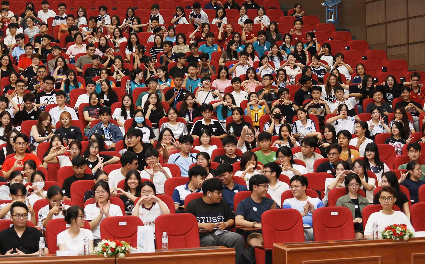 Chương trình thu hút nhiều sinh viên tham dự.