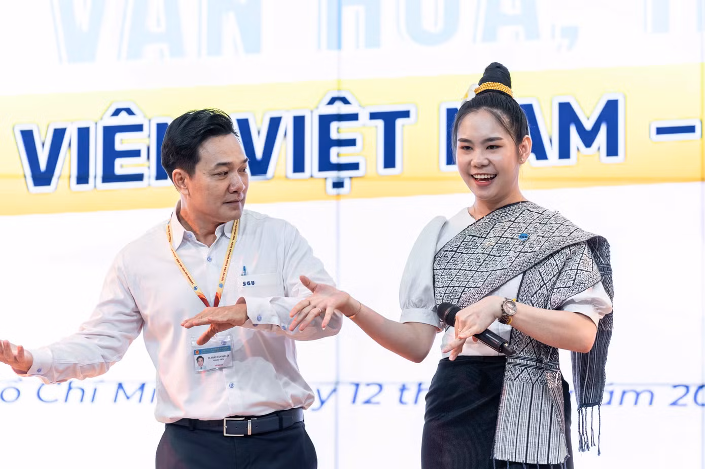 Thimahaxay Roungvilay tích cực tham gia các hoạt động giao lưu về văn hóa, nghệ thuật tại TP. HCM.