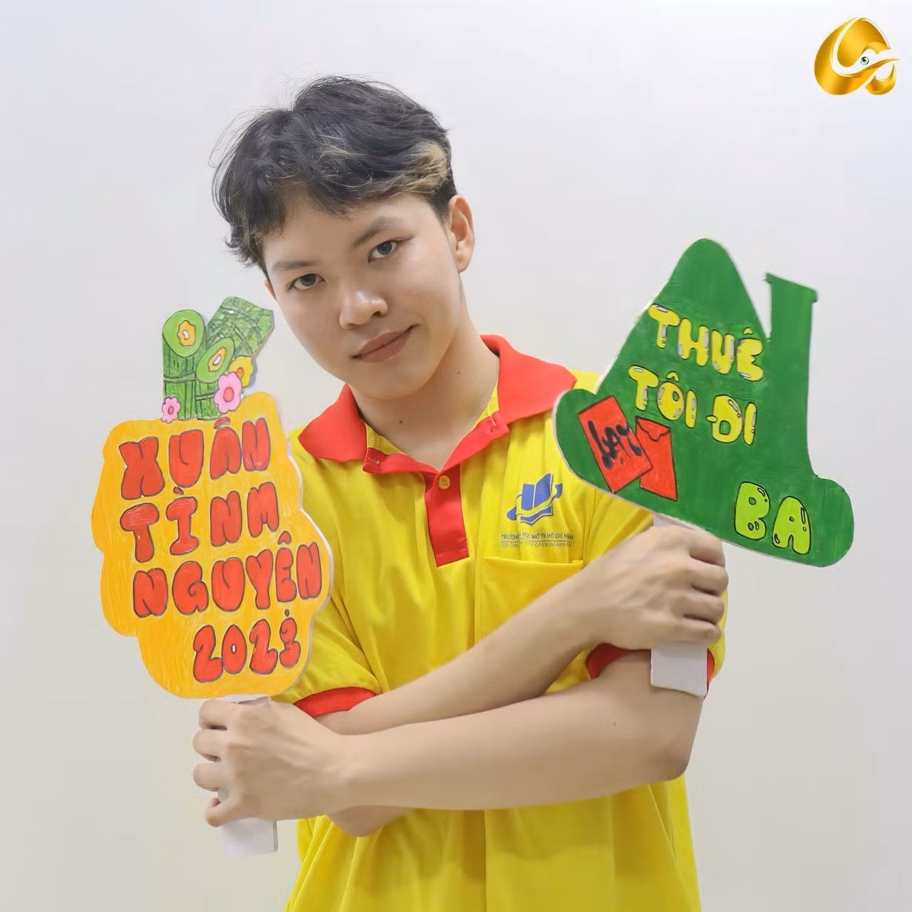 Văn Khắc tích cực tham gia các hoạt động thiện nguyện.