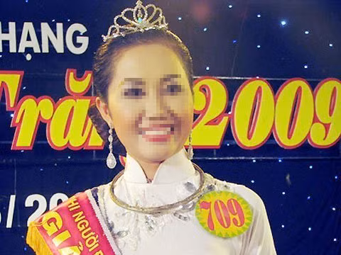 Mỹ Xuân lúc đăng quang Người đẹp Sóc Trăng 2009