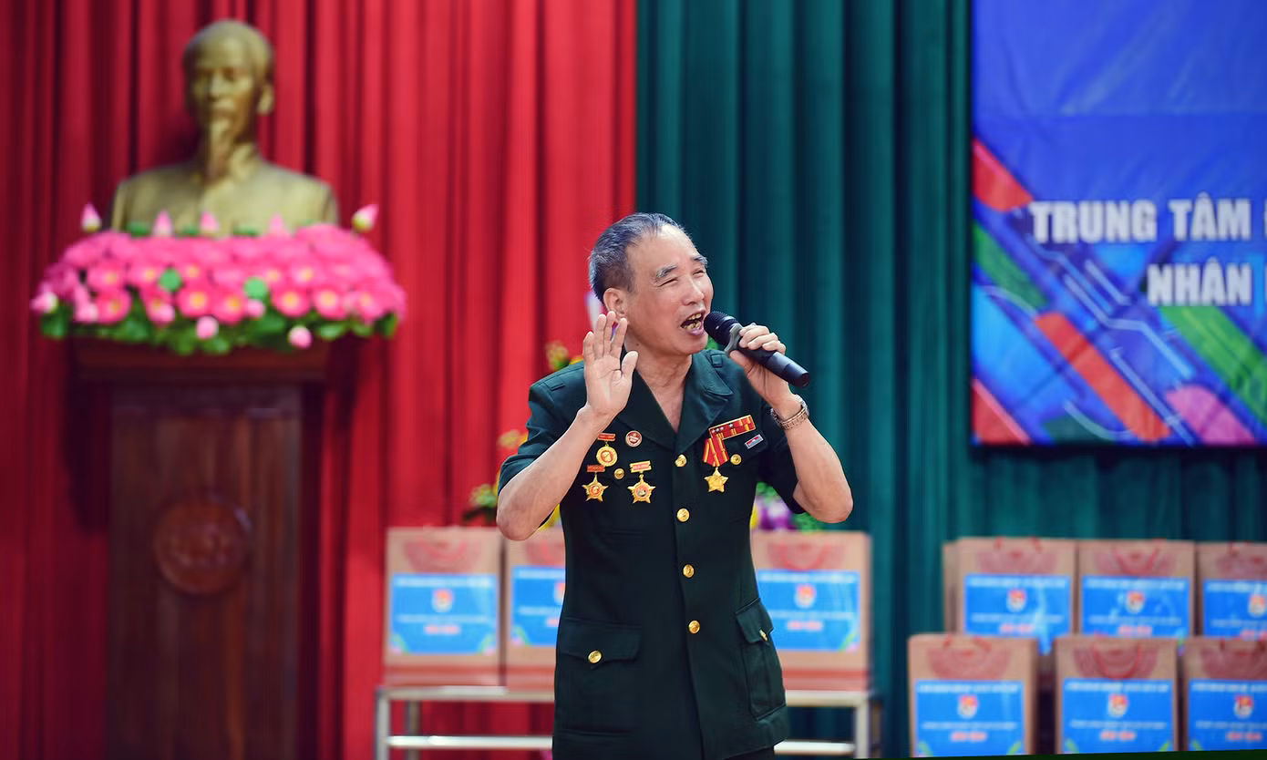 Các tiết mục văn nghệ mở màn chương trình. Ảnh: Xuân Tùng