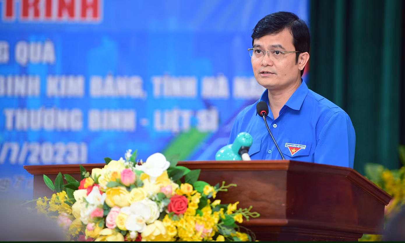 Bí thư thứ nhất T.Ư Đoàn Bùi Quang Huy phát biểu tại chương trình thăm, tặng quà tại Trung tâm. Ảnh: Xuân Tùng
