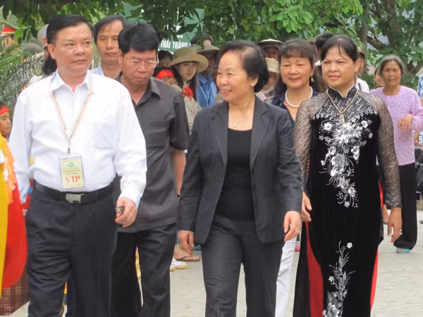 Các đồng chí lãnh đạo Trung ương và tỉnh Ninh Bình. Các đồng chí lãnh đạo Trung ương và tỉnh Ninh Bình