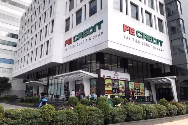 VPBank chuyển nhượng 49% vốn điều lệ tại FE Credit cho Tập đoàn SMBC, Nhật Bản. VPBank chuyển nhượng 49% vốn điều lệ tại FE Credit cho Tập đoàn SMBC, Nhật Bản.