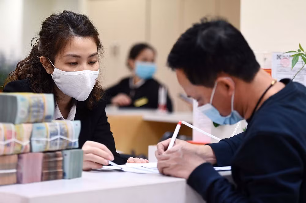 Lãi suất huy động bắt đầu giảm trên diện rộng. (Ảnh: Hoàng Hà).