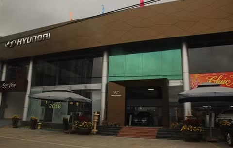 Nổ súng vào hai showroom ô tô ở Đà Nẵng ảnh 1