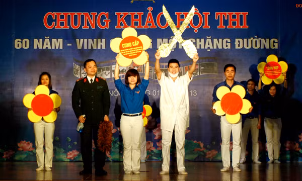 Trong mỗi phần thi, các đội vừa chuyển tải truyền thống vừa làm nổi bật được nét đặc trưng của đơn vị mình