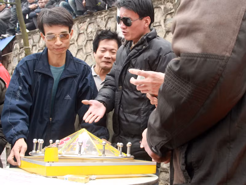 Nở rộ đỏ đen với đủ chiêu trò