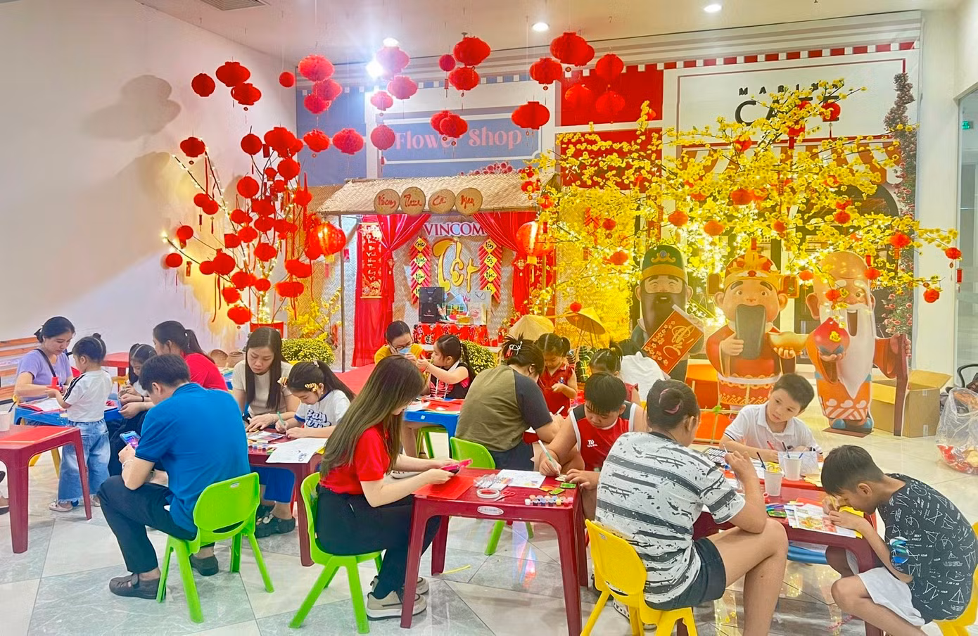 Không gian trải nghiệm sáng tạo hấp dẫn dịp Tết dành cho khách hàng tại TTTM Vincom.