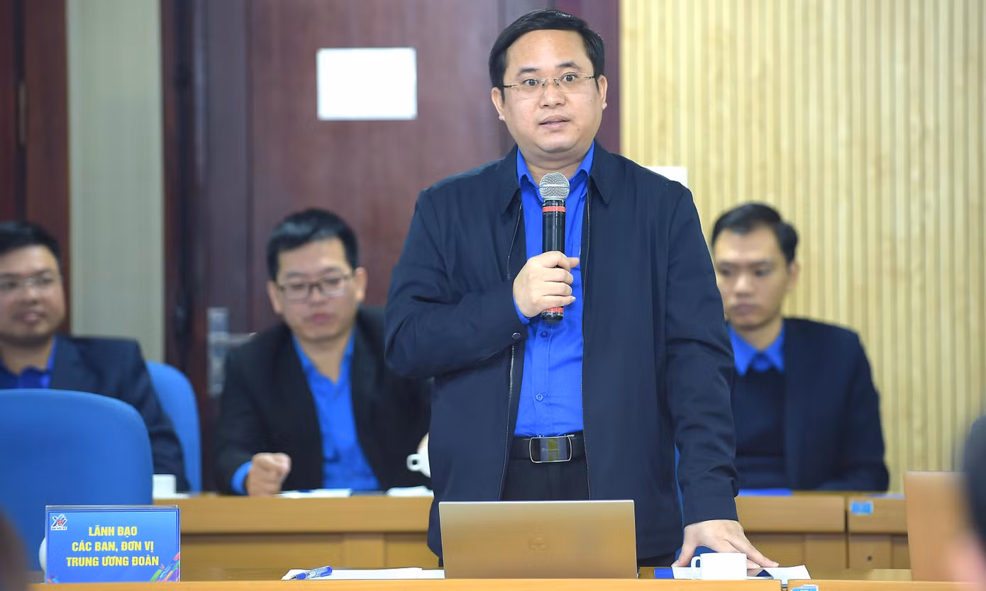 Tại buổi họp báo các phóng viên đã đặt nhiều câu hỏi tới Ban Tổ chức. Được sự phân công của chủ trì, các trưởng ban đơn vị T.Ư Đoàn trao đổi nhiều nội dung liên quan đến đại hội. Ảnh: Xuân Tùng