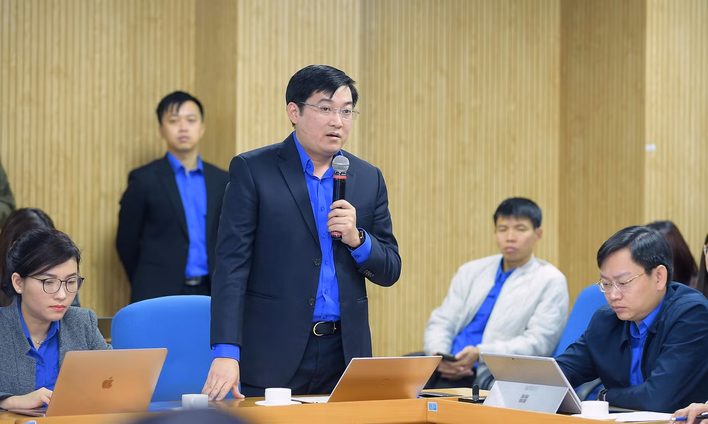Tại buổi họp báo các phóng viên đã đặt nhiều câu hỏi tới Ban Tổ chức. Được sự phân công của chủ trì, các trưởng ban đơn vị T.Ư Đoàn trao đổi nhiều nội dung liên quan đến đại hội. Ảnh: Xuân Tùng