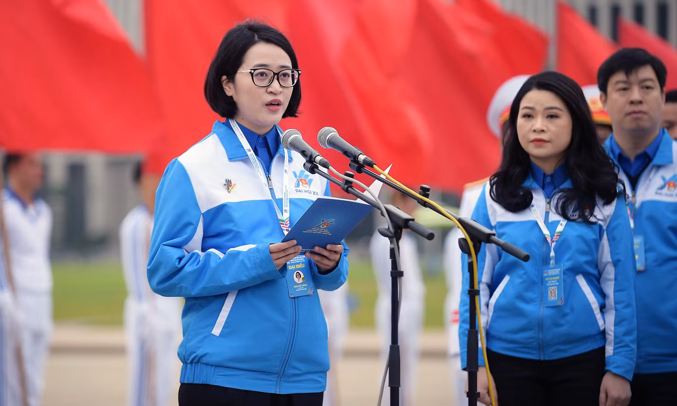PGS.TS Đào Việt Hằng phát biểu báo công với Bác. Ảnh: Xuân Tùng