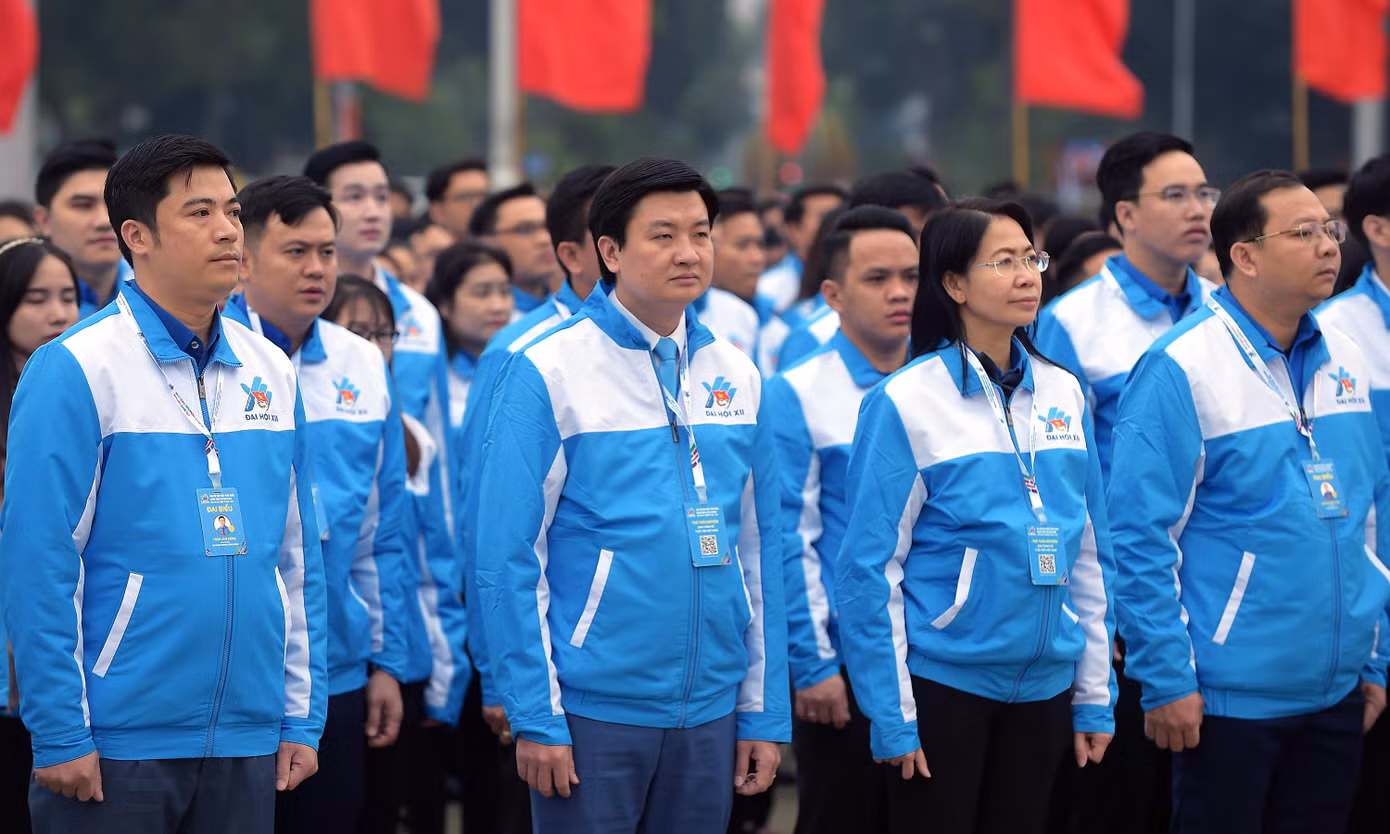Các đại biểu chính thức dự Đại hội tham dự lễ báo công. Ảnh: Xuân Tùng