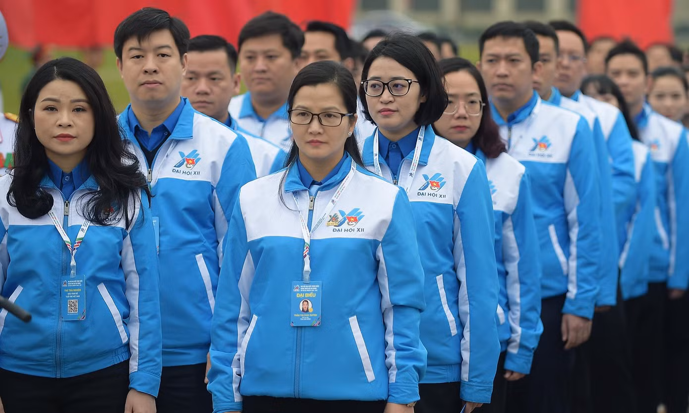 Các đại biểu chính thức dự Đại hội tham dự lễ báo công. Ảnh: Xuân Tùng